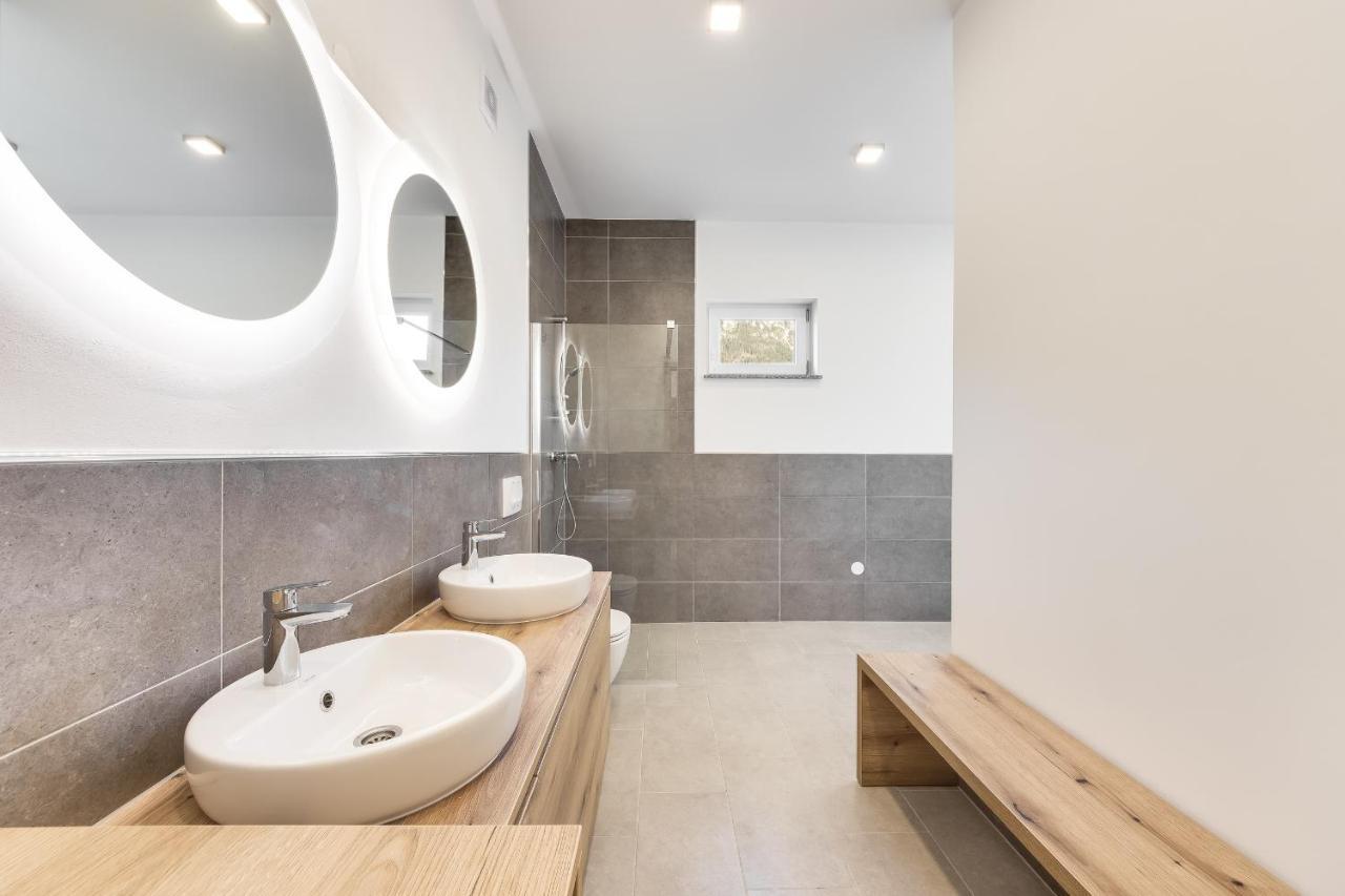 Chic Apartments With Balcony And Spa In Mojstrana Buitenkant foto
