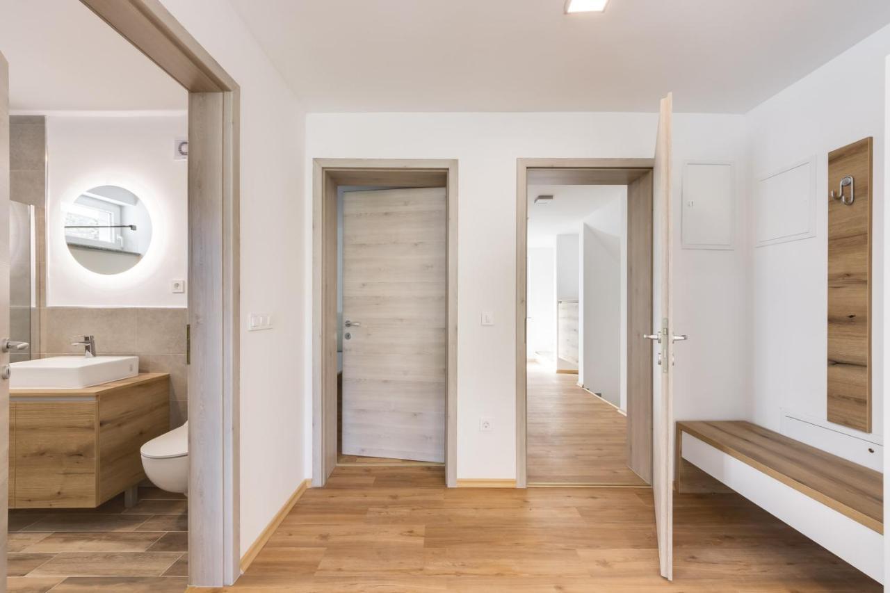 Chic Apartments With Balcony And Spa In Mojstrana Buitenkant foto