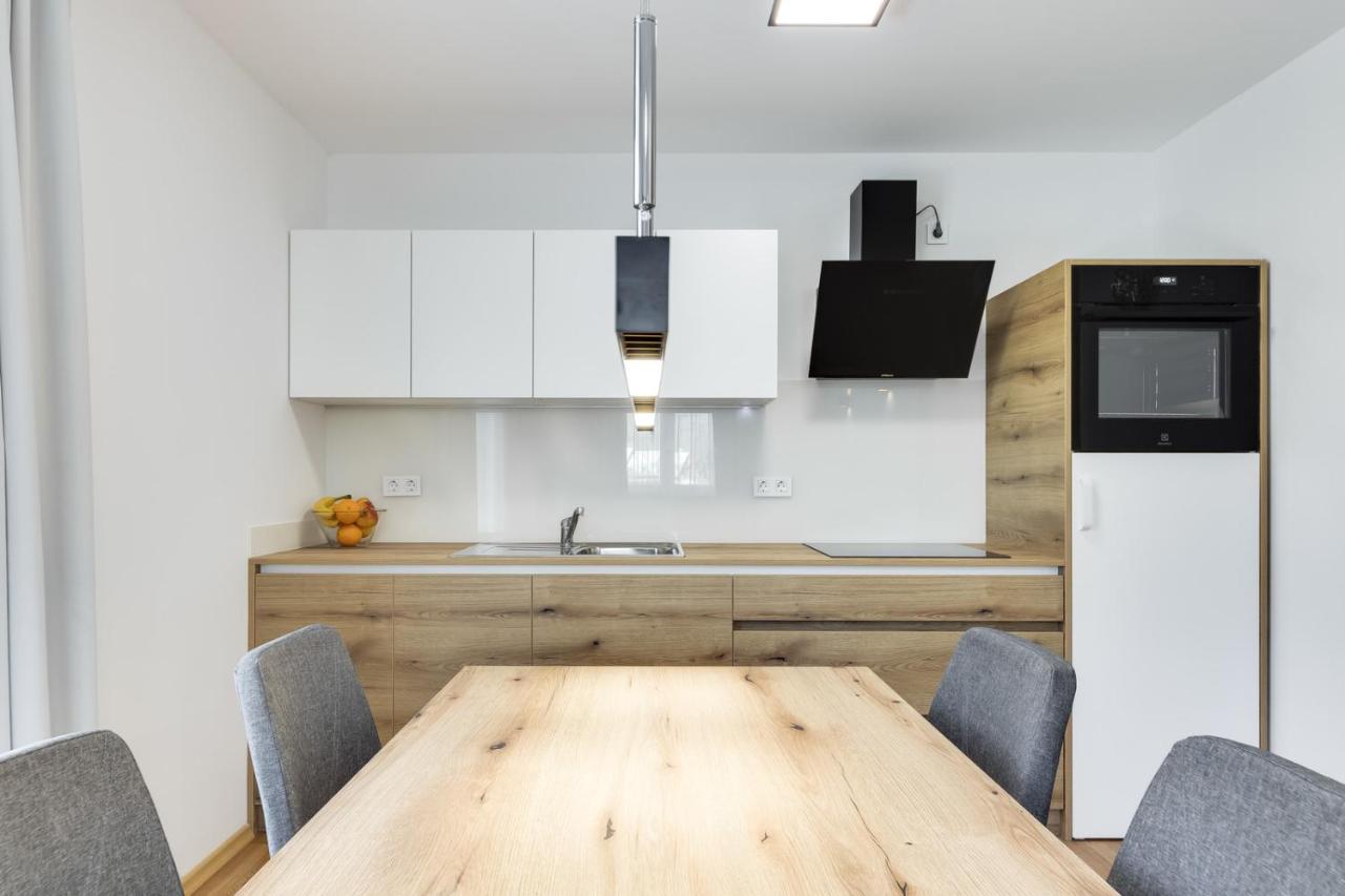 Chic Apartments With Balcony And Spa In Mojstrana Buitenkant foto