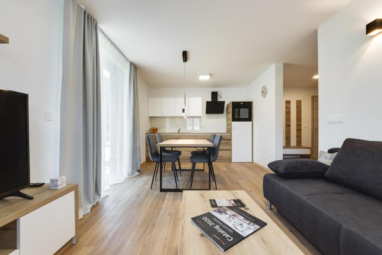 Chic Apartments With Balcony And Spa In Mojstrana Buitenkant foto