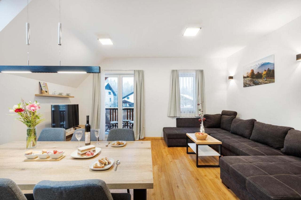 Chic Apartments With Balcony And Spa In Mojstrana Buitenkant foto