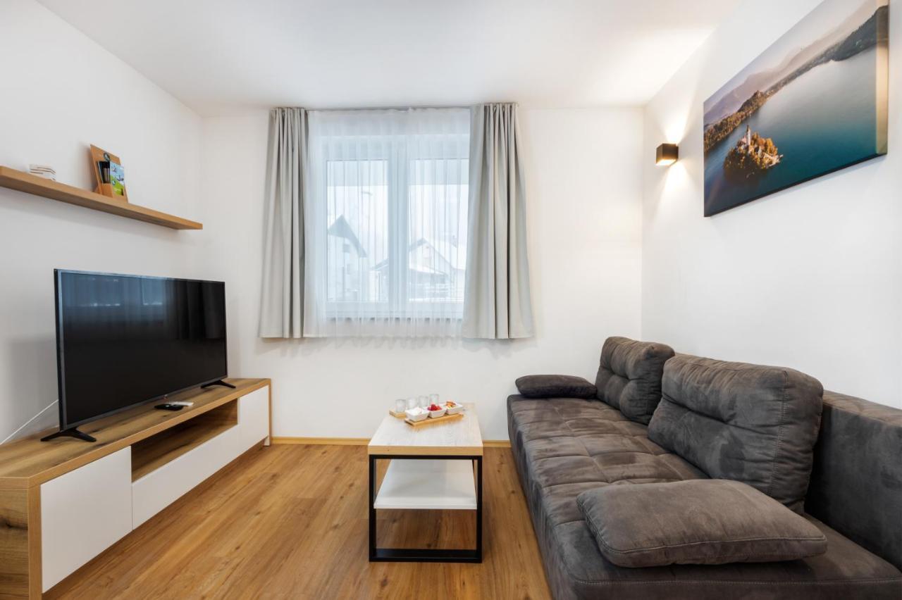 Chic Apartments With Balcony And Spa In Mojstrana Buitenkant foto