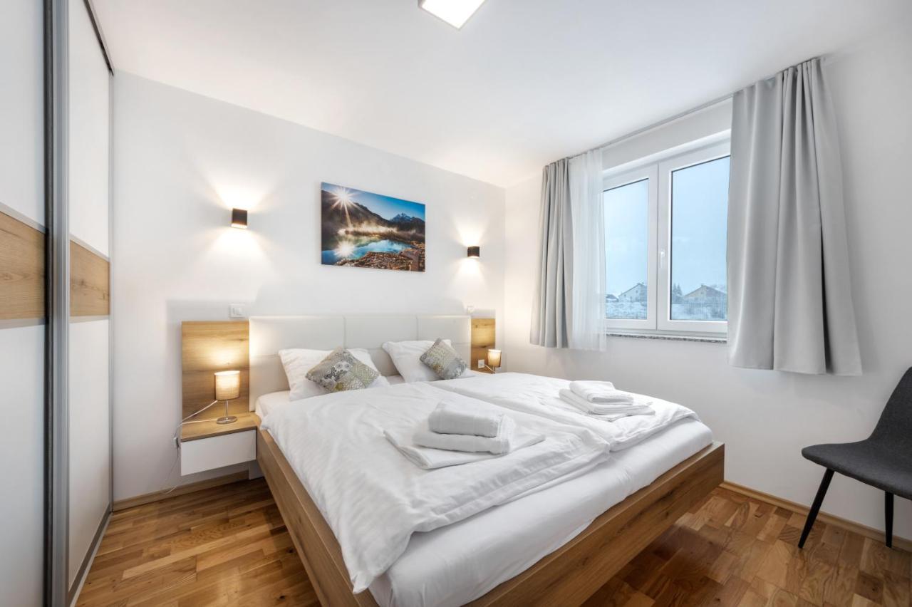 Chic Apartments With Balcony And Spa In Mojstrana Buitenkant foto